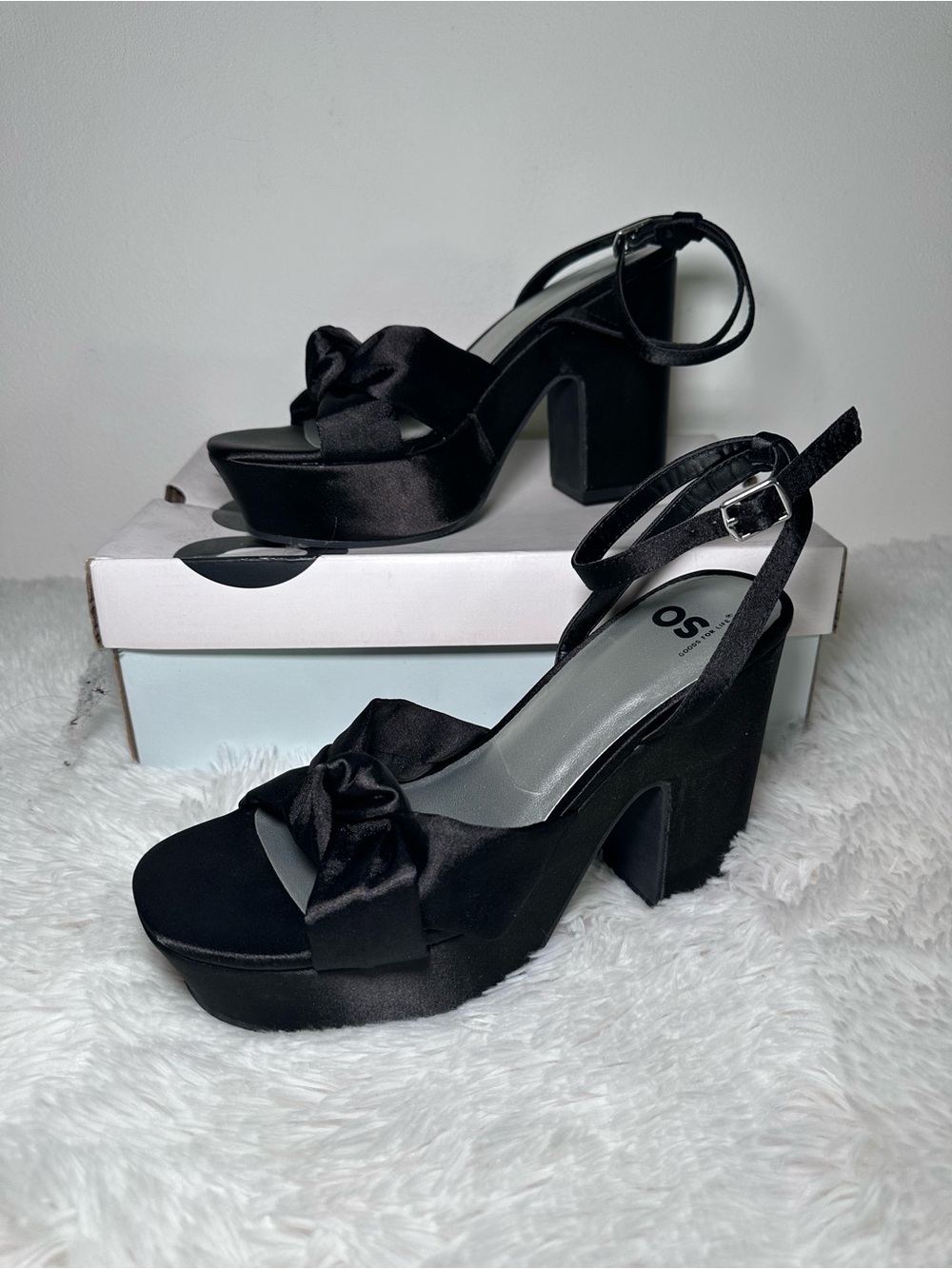 NIB Women’s SO Black Satin Block Heels Size 7